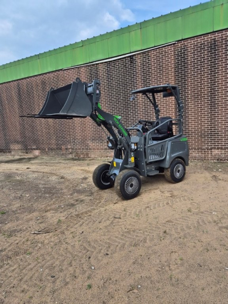 Elektro Hoflader L1580e mit Schaufel